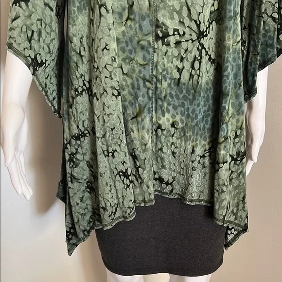 Dunia, Woman’s Size XL Asymmetrical Green Tunic Top - Picture 4 of 10